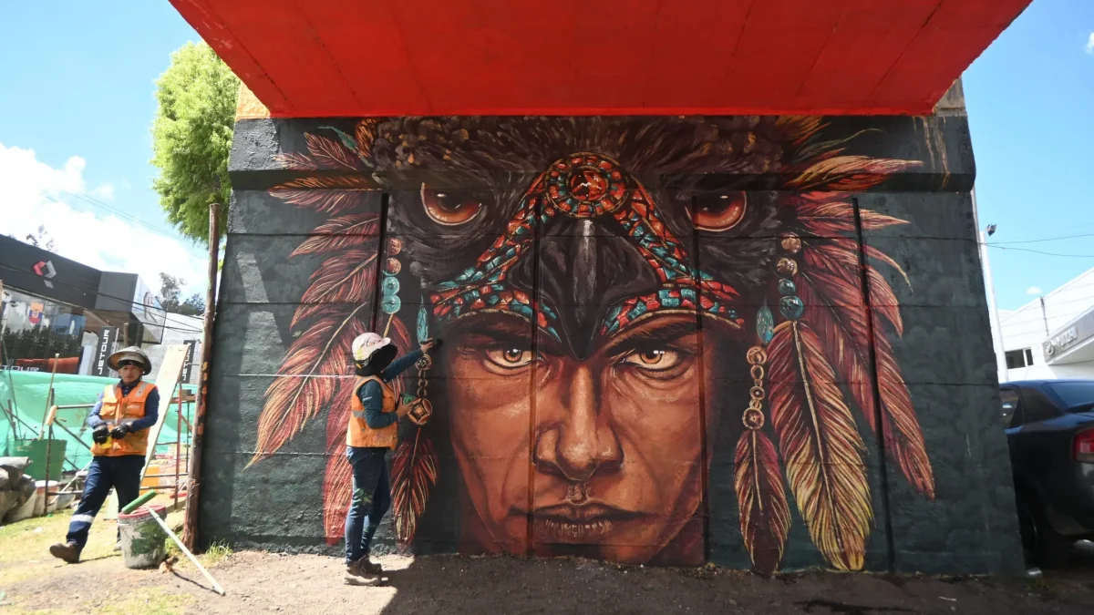 Cultura y color transforman este intercambiador de la av. Galo Plaza Lasso.