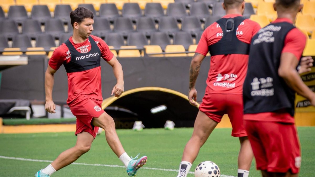 El argentino Tomás Martínez se alista para ser titular y ser el generador de fútbol ante Manta.