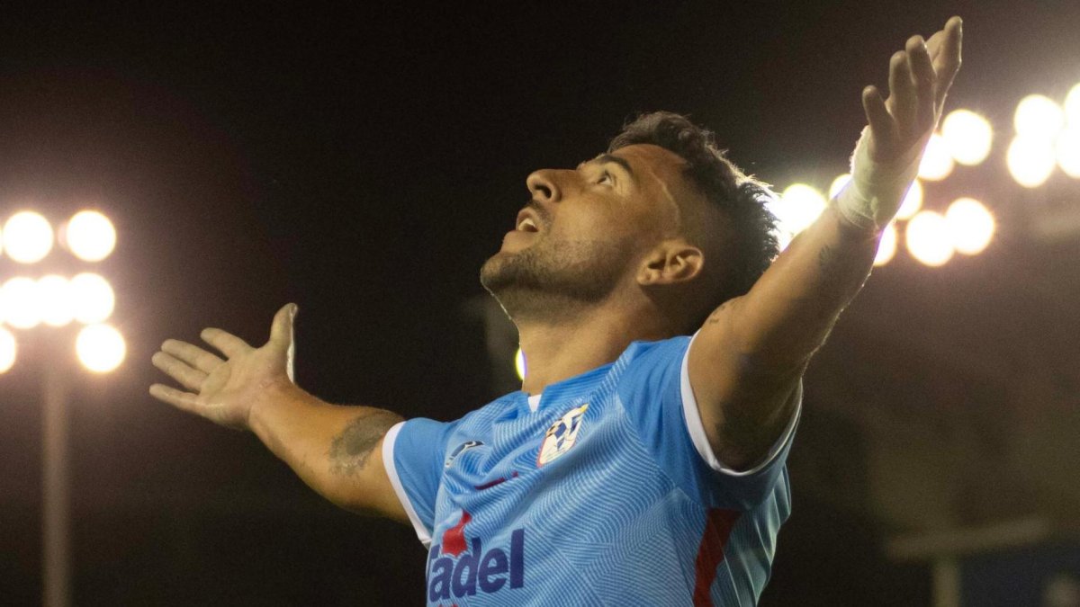 Joaquín Vergés del Manta FC puso el primer gol ante Barcelona SC.