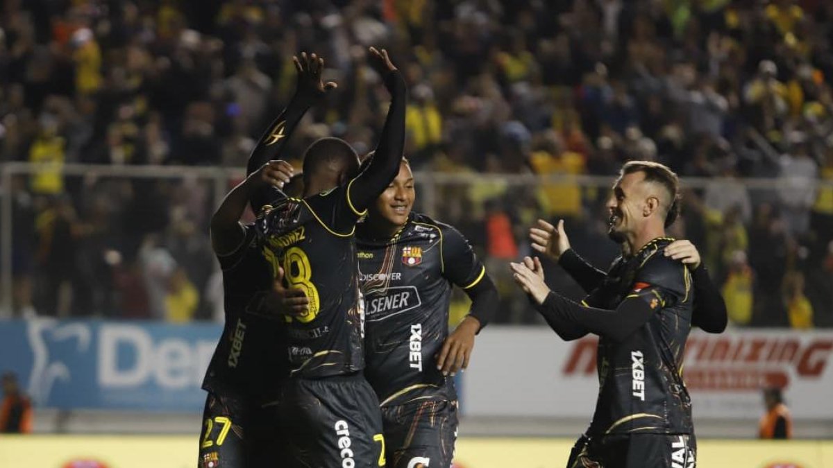 Jhonny Quiñonez fue clave con el penalti convertido en el minuto 90+11 para que Barcelona rescate un sufrido punto en el Gonzalo Pozo Ripalda.