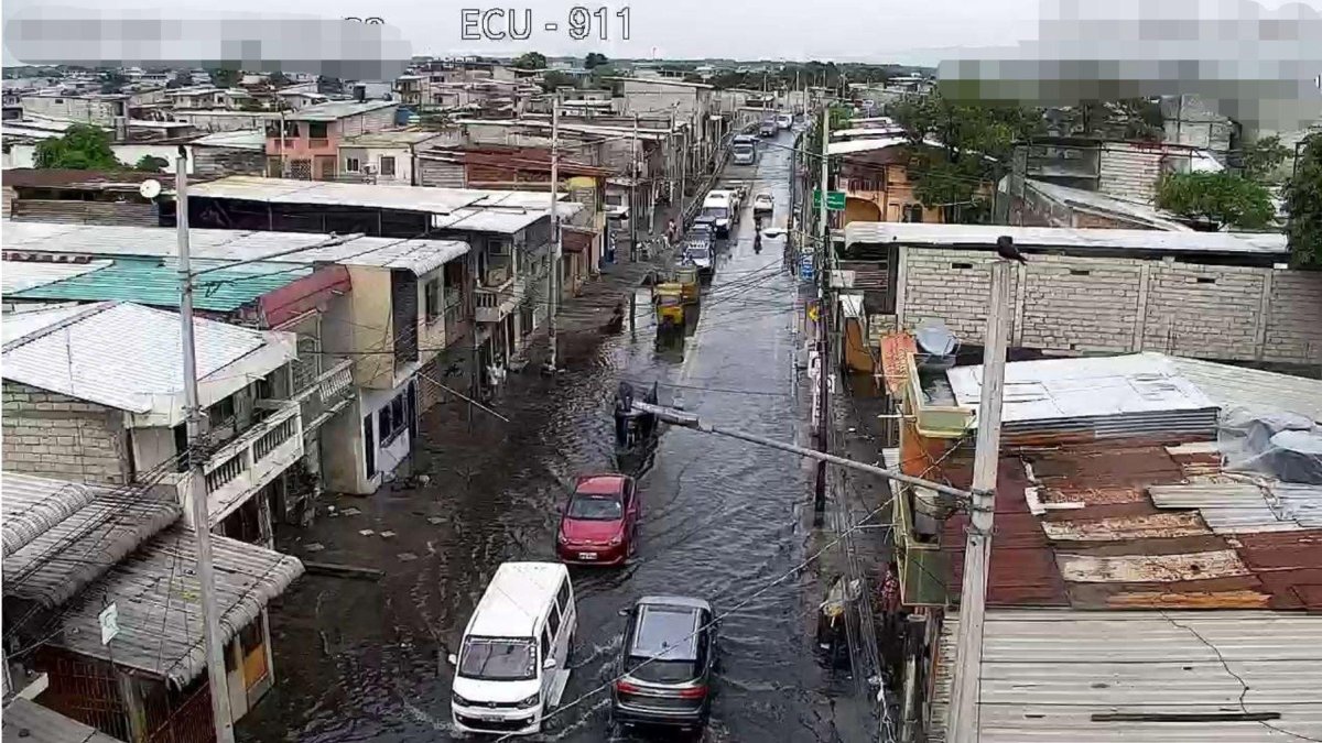 Lluvias y aguaje inundaron sectores de Guayaquil el 11 de septiembre.