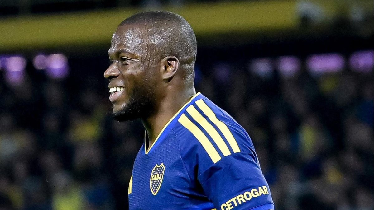 Enner Valencia ya tiene su primera foto histórica con Boca: gol, celebración y una página que ningún ecuatoriano había escrito antes.