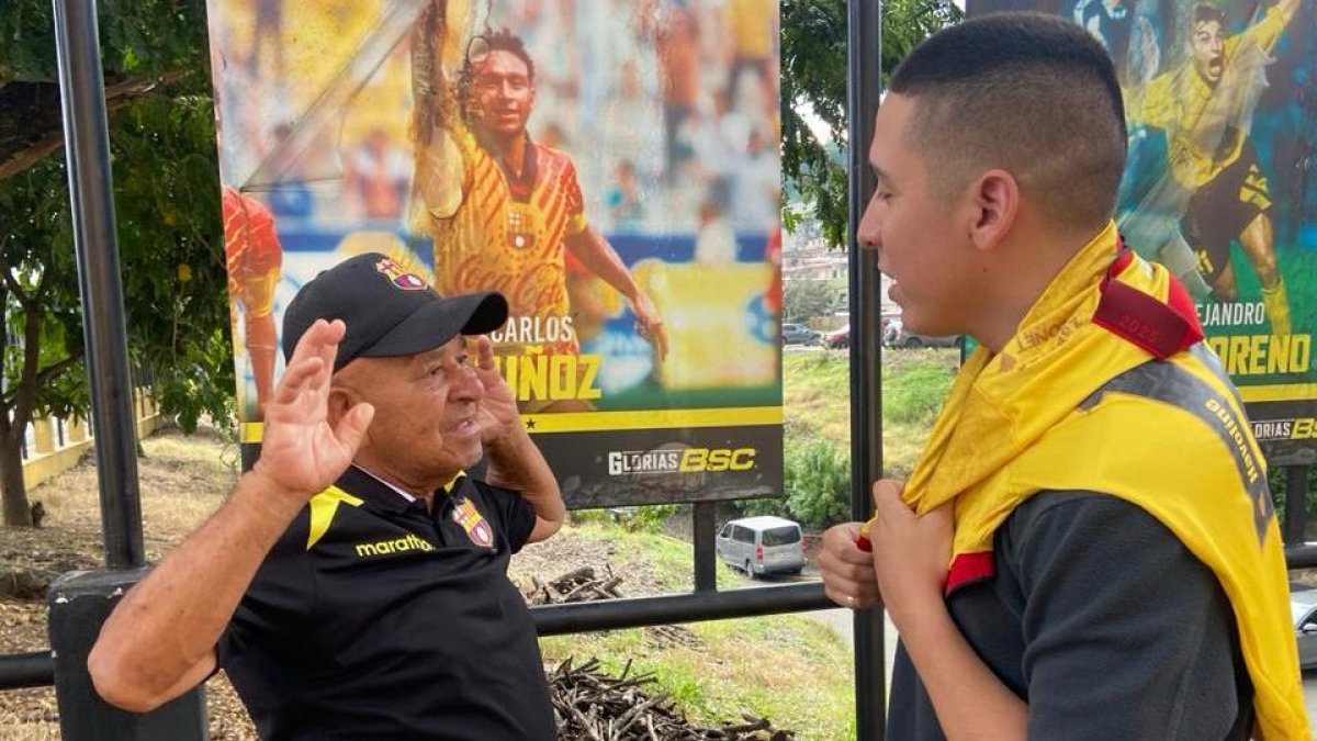 En el 2025 Roberto Prieto El Cholo de Barcelona conocía a Carlos Muñoz Vergara, hijo de Carlos el jugador que lo llevó al ídolo en los 90.