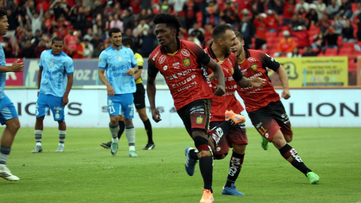 Deportivo Cuenca recibe a Mushuc Runa por la LigaPro 2026.