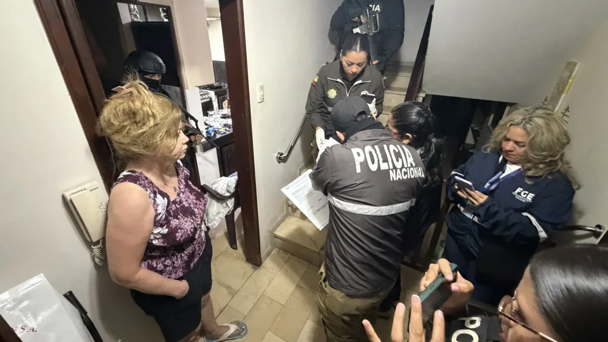 El ministro del Interior, John Reimberg, se pronunció después del operativo que dejó ocho detenidos por una presunta red de corrupción.