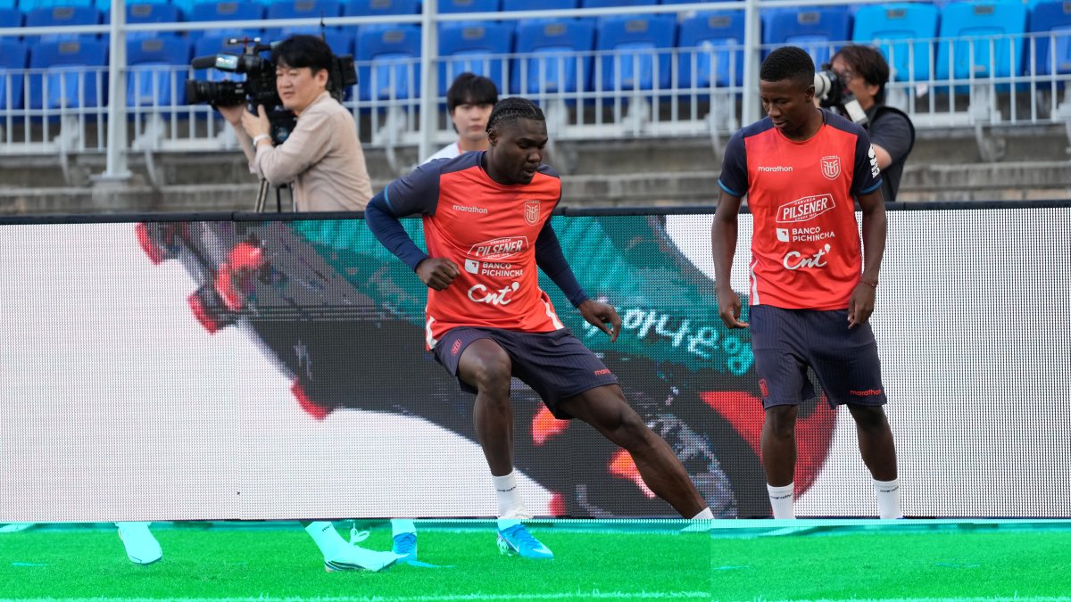 Entrenamiento de Ecuador para el partido ante Corea del Sur, Jordy Caicedo y Alan MInda en acción.