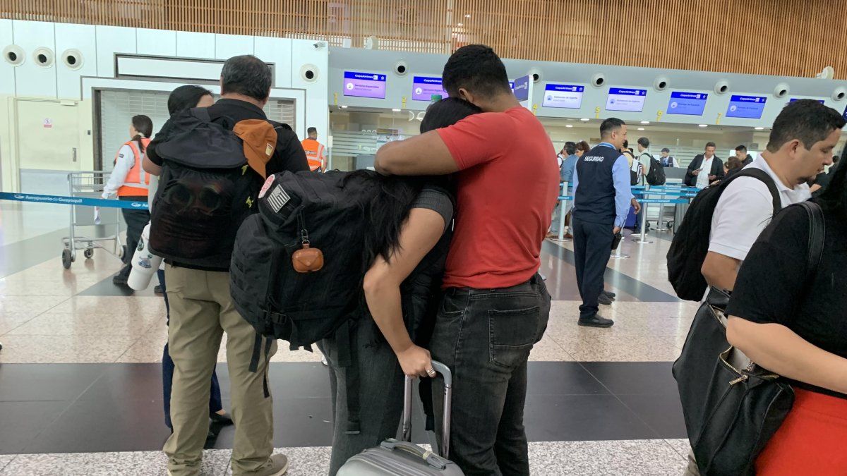 El aeropuerto se convierte en un punto de partida para quienes contemplan dejar Guayaquil en busca de nuevas oportunidades.