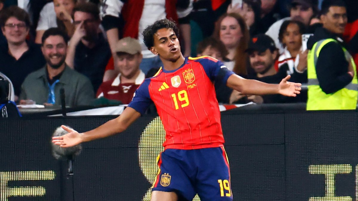 Lamine Yamal de España a los dos minutos ya festejaba ante Inglaterra.