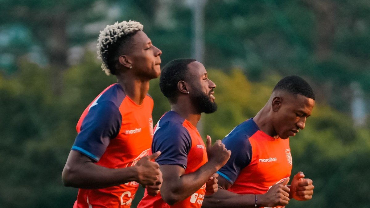 Angulo, Yeboah y Estupiñán jugadores de Ecuador.