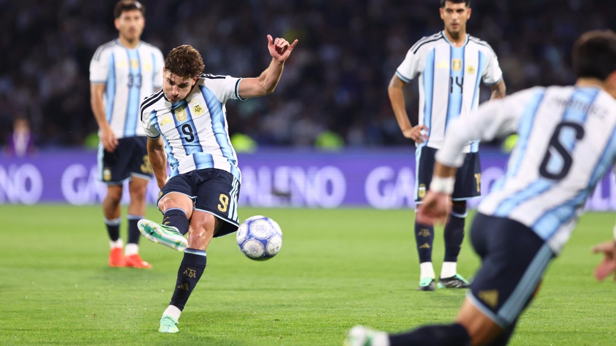 La Selección de Argentina enfrenta a Burkina Faso.
