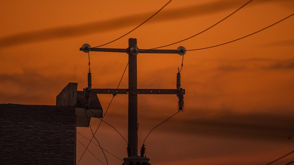 Cortes de luz afectan a hogares en Guayaquil y a empresas en El Oro, Quito y Los Ríos
