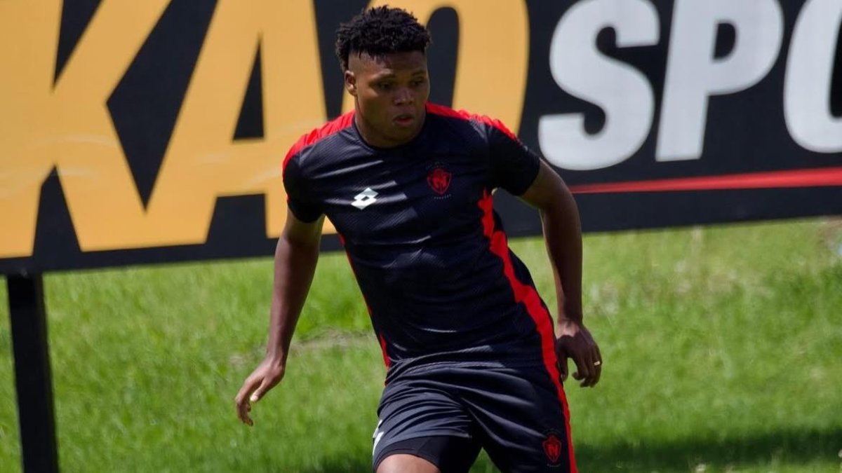 Bryan De Jesús en el entrenamiento de El Nacional.