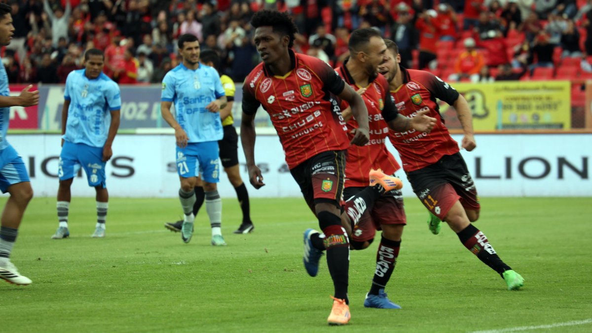 Deportivo Cuenca se alejó del descenso de la LigaPro 2026.