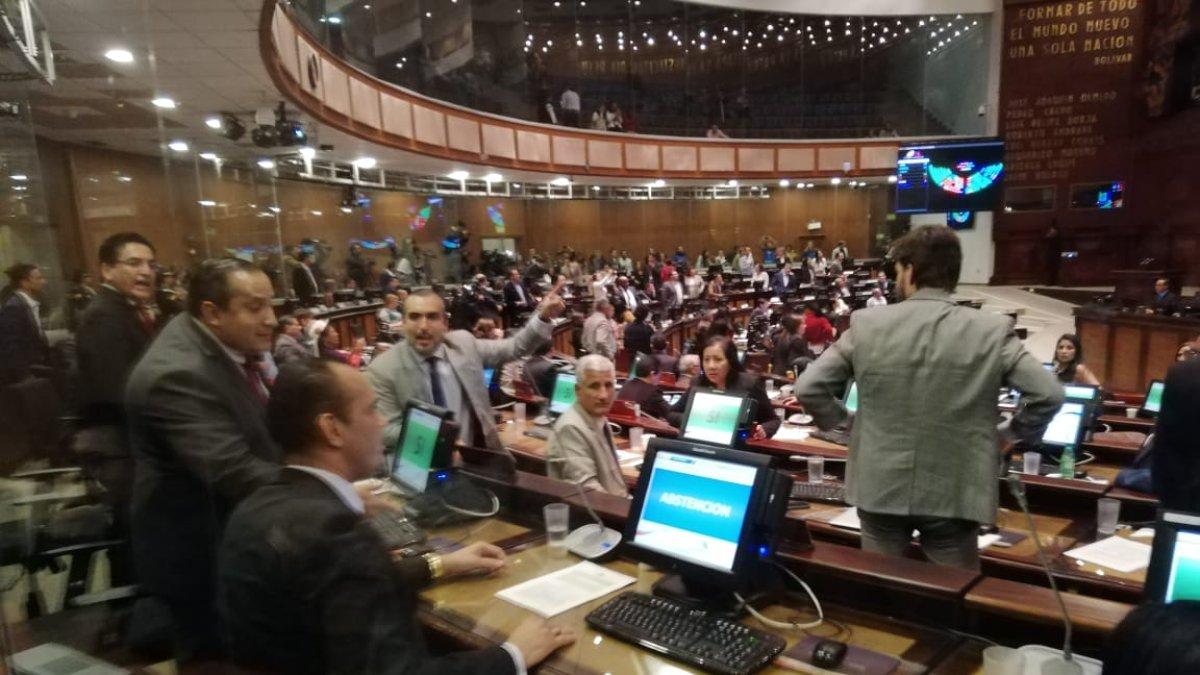 Estupiñán decidió abstenerse y no votar por la negación y el archivo del proyecto enviado por el Ejecutivo.