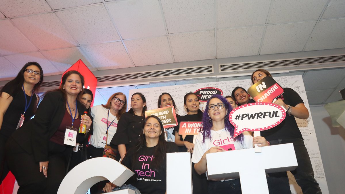 Linda Guamán fue una de las expositores del encuentro. Ella es cuencana experta en Microbiología.