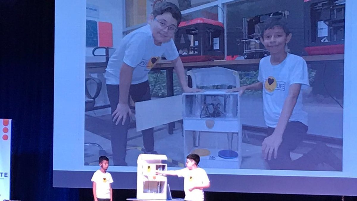 Proyecto. Shiliman Ramírez y Joel Altamirano en la exposición.