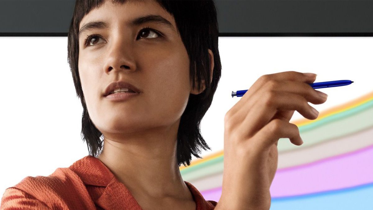 Su diseño es de cuerpo único, soporta 10 horas de uso con una sola carga y su batería es litio-titanio de 350 uAh.