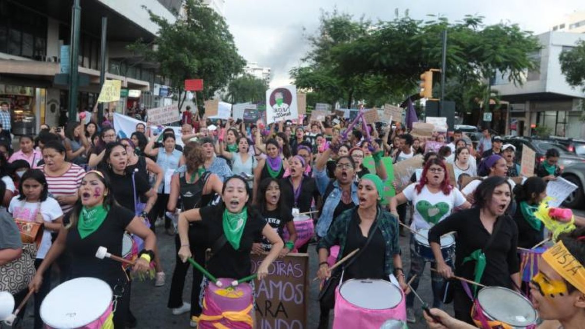 Los grupos feministas han exigido al Estado, a través de distintas manifestaciones, la despenalización del aborto en caso de violación.