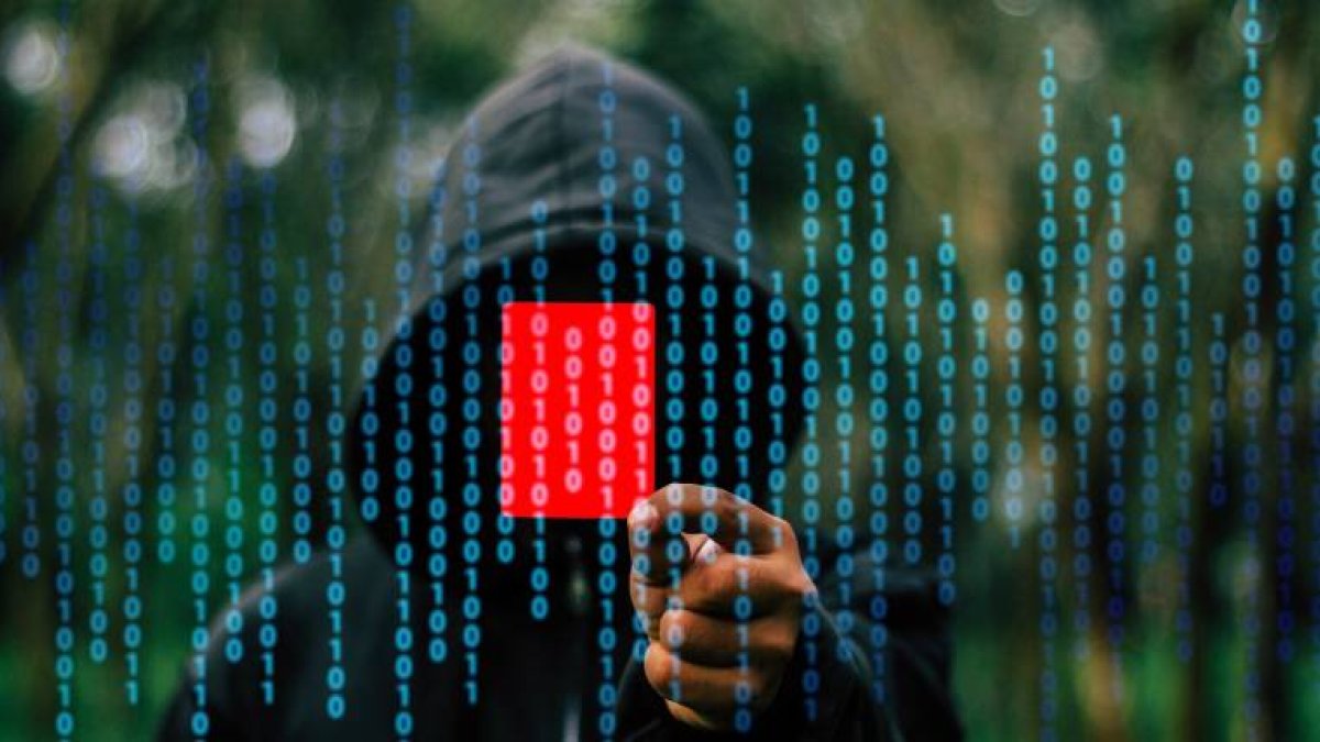 Anonymous es un seudónimo utilizado mundialmente por diferentes grupos e individuos para realizar, en su nombre, acciones o publicaciones individuales o concertadas. (Internet)