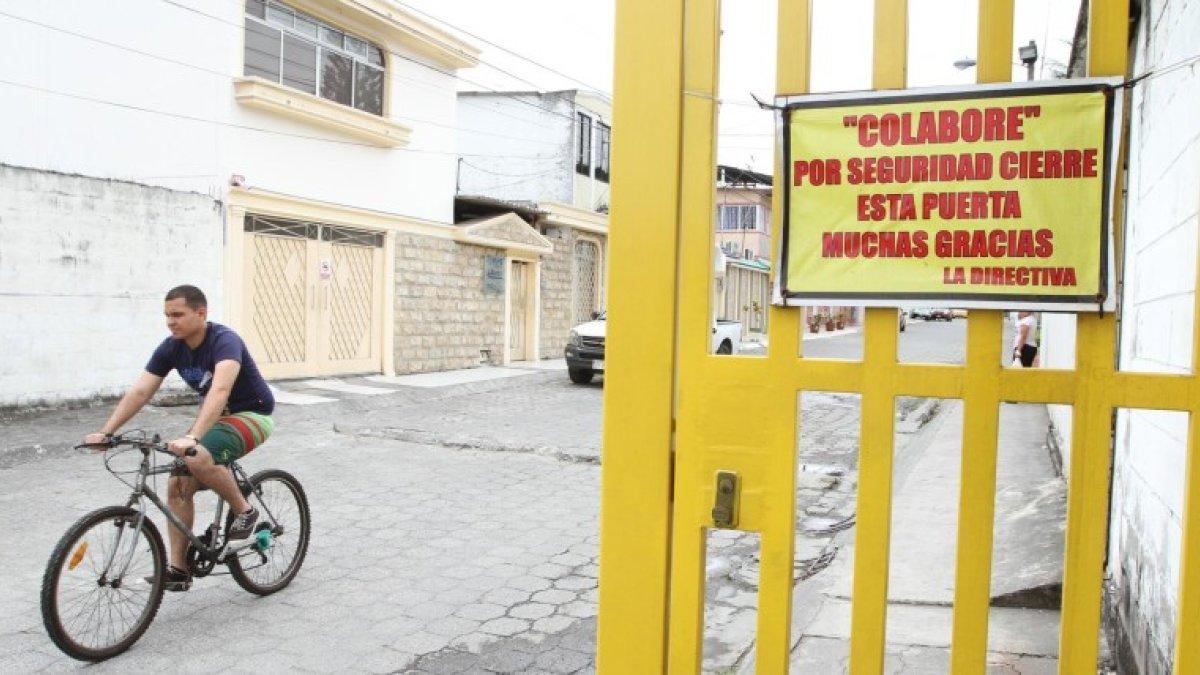 Medida. Los vecinos de la 11ª etapa de la Alborada cerraron sus calles para evitar el ingreso a desconocidos.