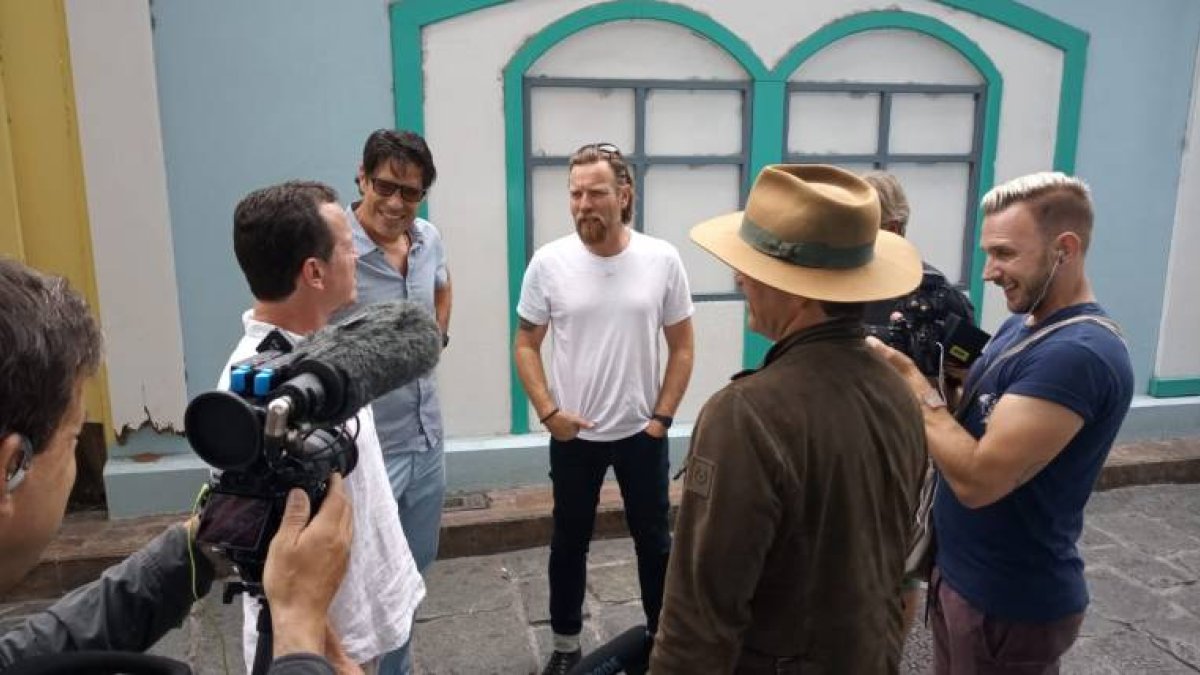 Ewan McGregor recorrió zonas turísticas como Las Peñas tras su llegada a Guayaquil. En la imagen, junto al también actor guayaquileño Andrés Crespo.
