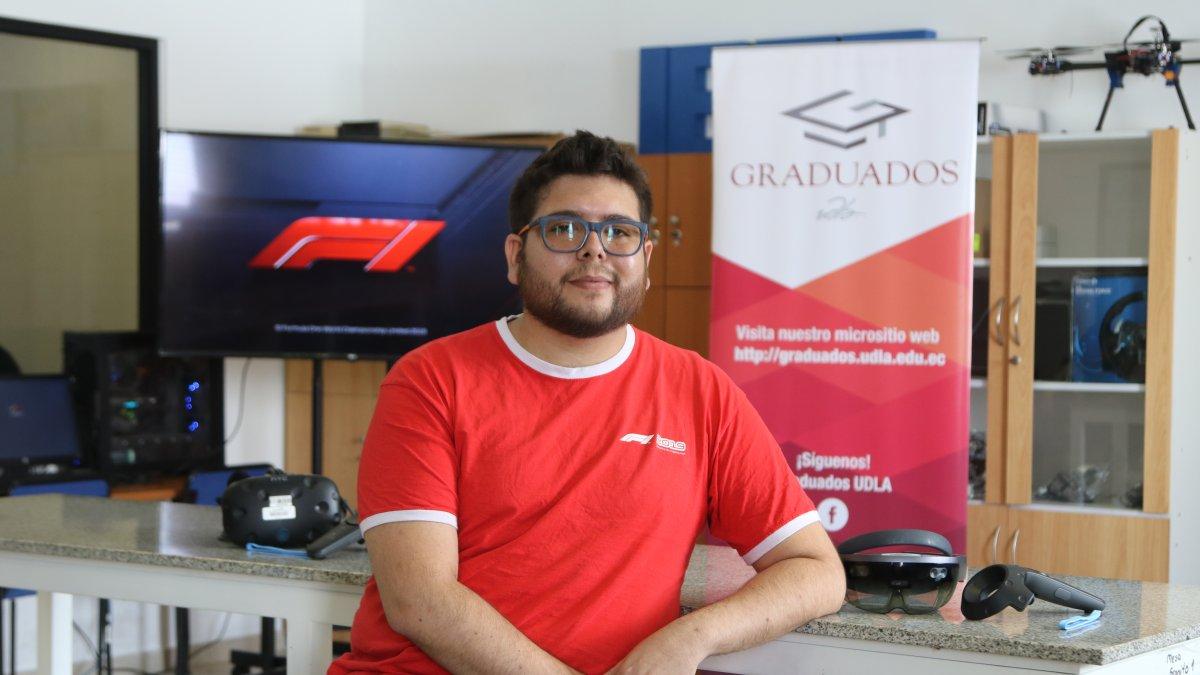 Francisco estudió Computer Game Engineering en Inglaterra.