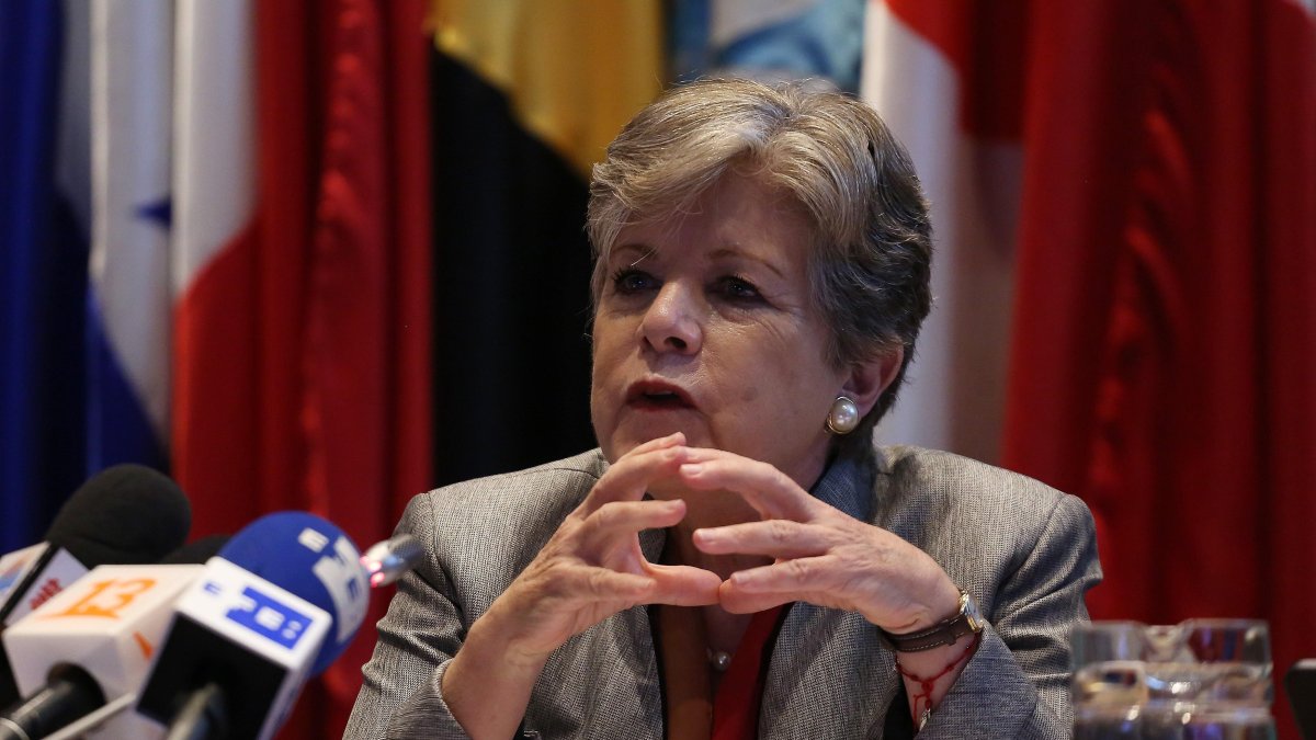 Funcionaria. Alicia Barcena, de la Cepal, presentó el informe.