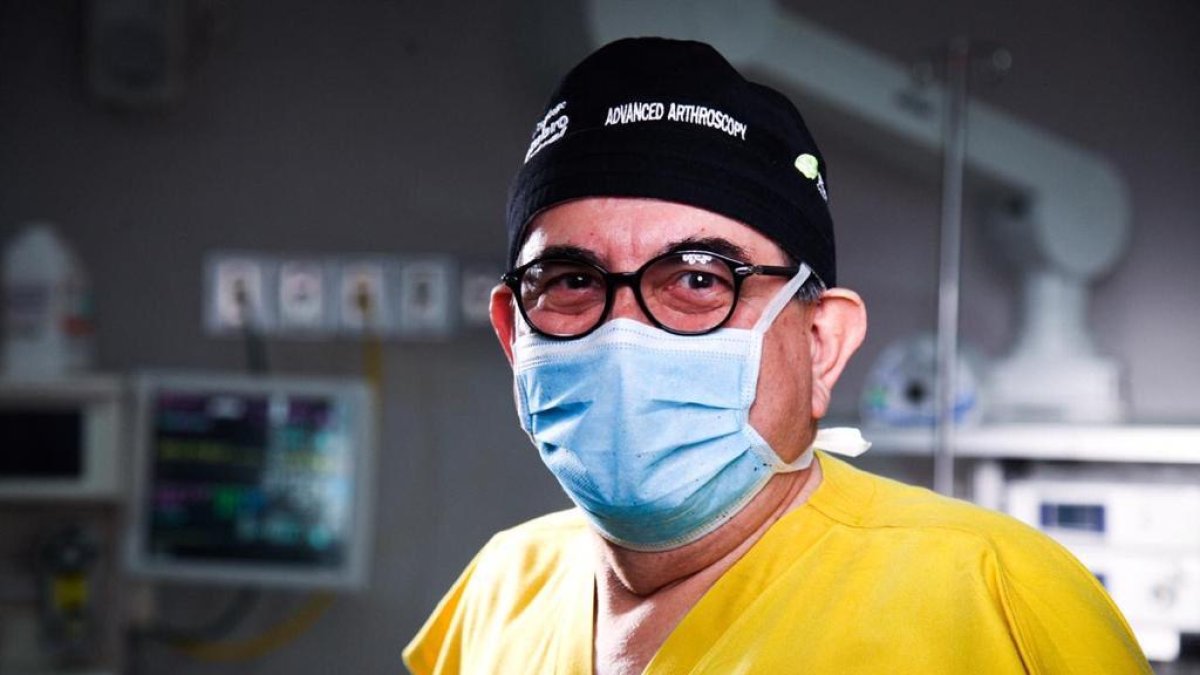 El doctor Miguel Mite labora desde hace 37 años en el IESS y es docente universitario.