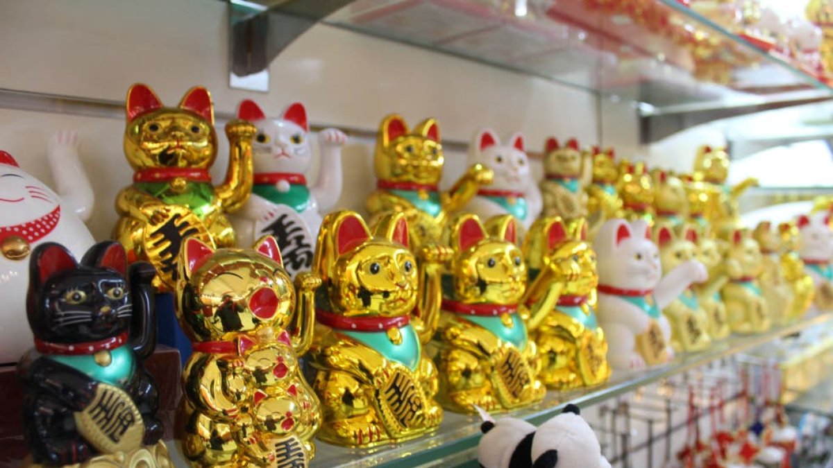 El Mercado de la Seda se sitúa en la Avenida Chang'An, y es conocida como la Calle de la Seda.
