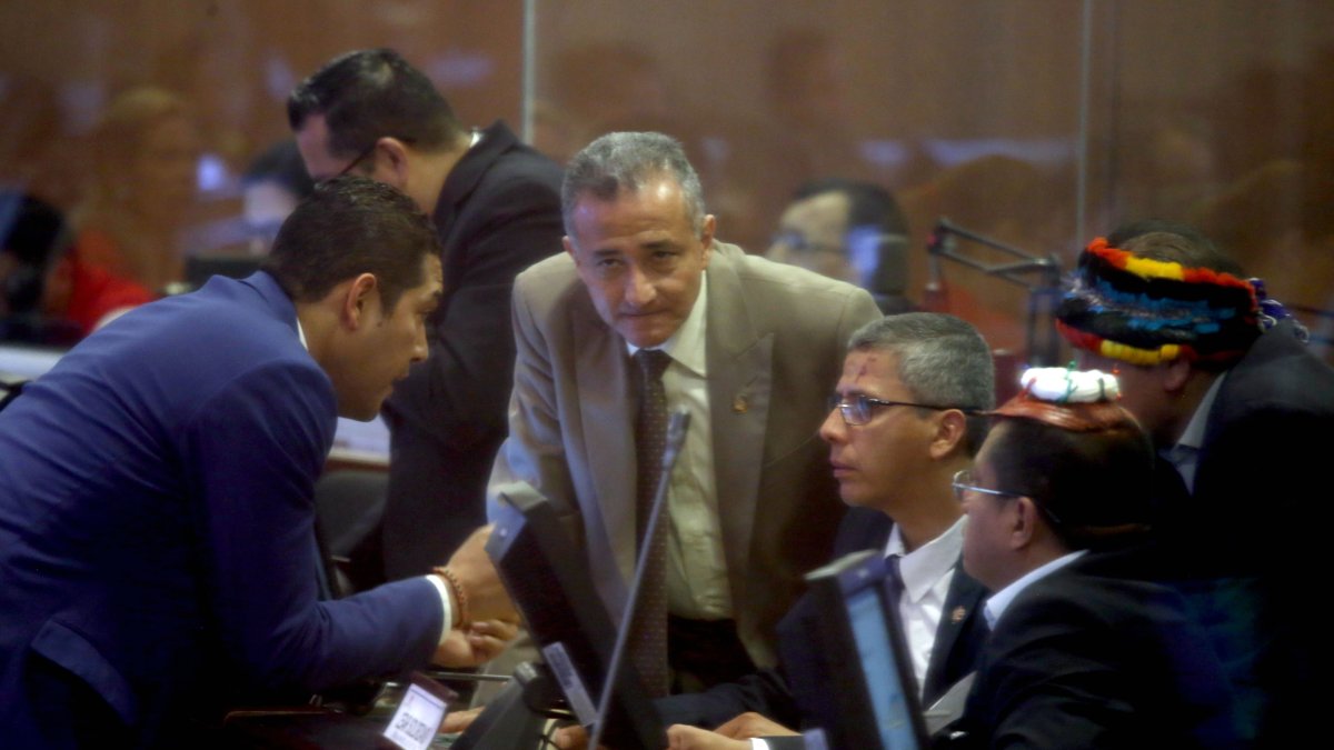 El principal actor de esto fue el ministro de Finanzas, Richard Martínez, quien mantuvo reuniones directas con los parlamentarios de los diferentes bloques.