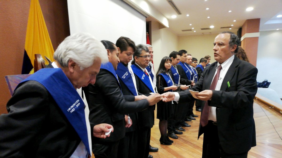 Graduación. Catorce personas culminaron sus estudios de ufología junto al experto, Jaime Rodríguez.