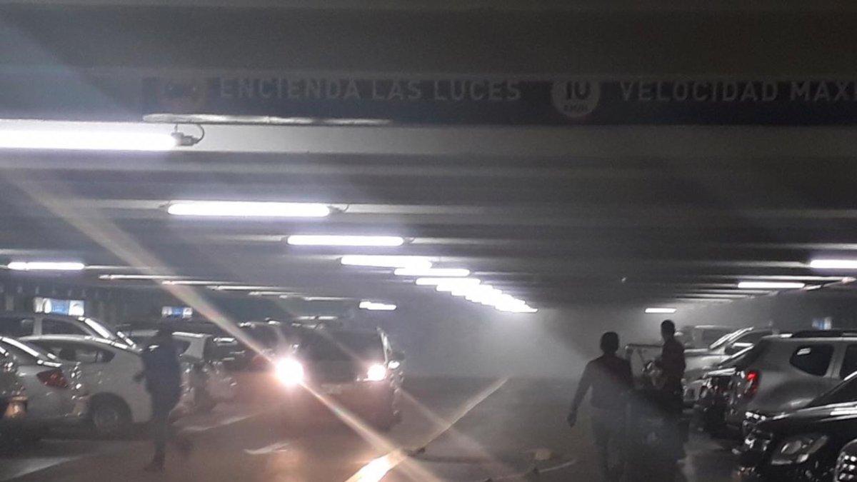 El flagelo del automotor ocurrió en el tercer nivel del centro comercial.