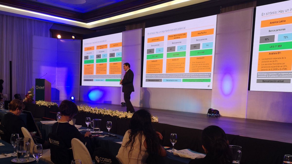 Altos representantes del sistema financiero analizan estrategias de bancarización.