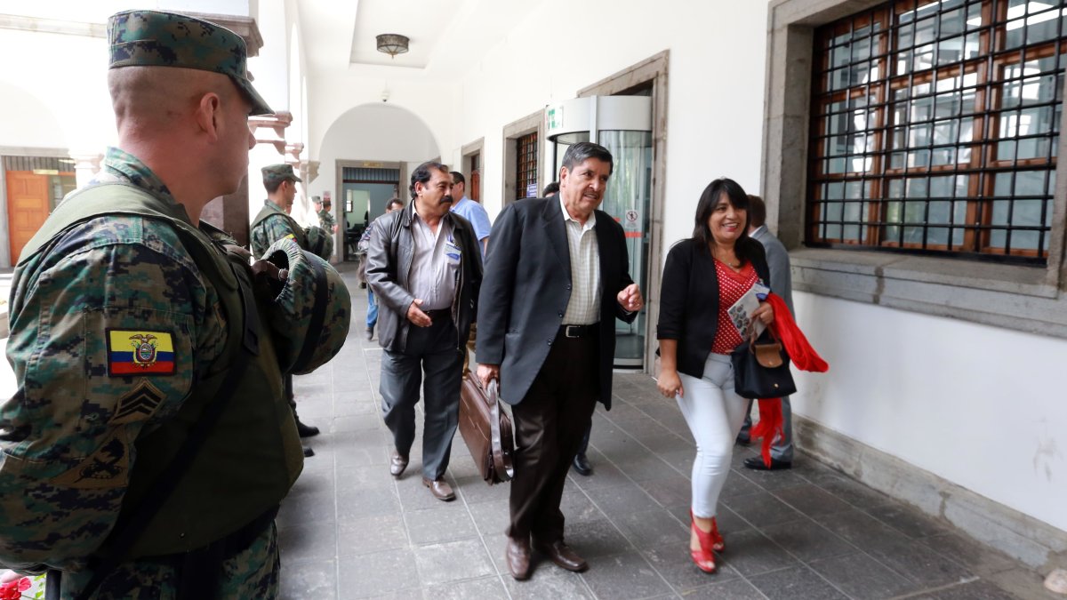 Reunión. La dirigencia del FUT ingresa al palacio de Carondelet para la cita con el presidente Lenín Moreno.