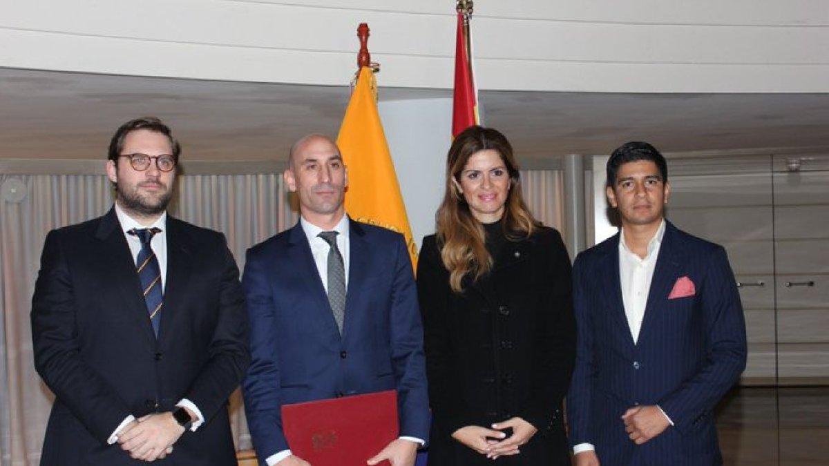 La firma del convenio se realizó en España