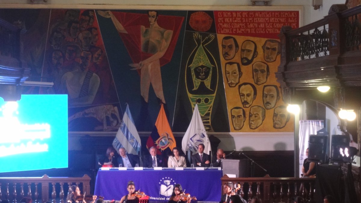 Entre los asistentes figuraron rectores de otras universidades.