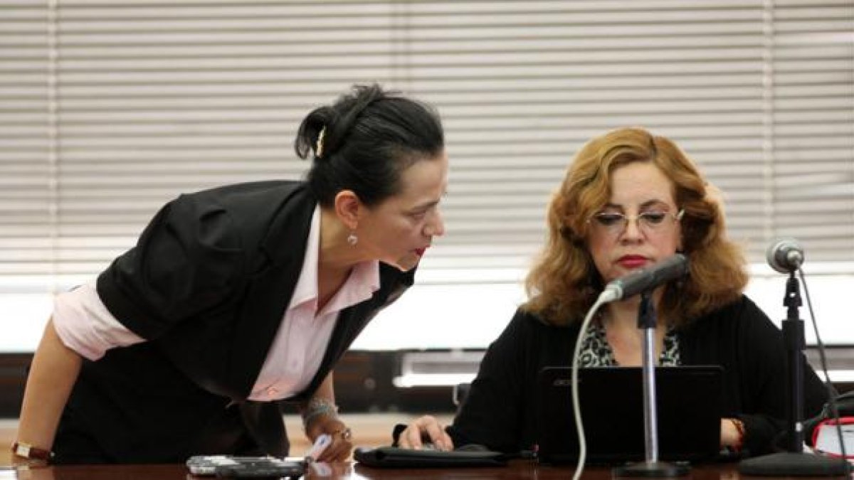 Diligencia. La jueza Daniella Camacho instaló la diligencia con una hora de retardo por problemas de conexión.