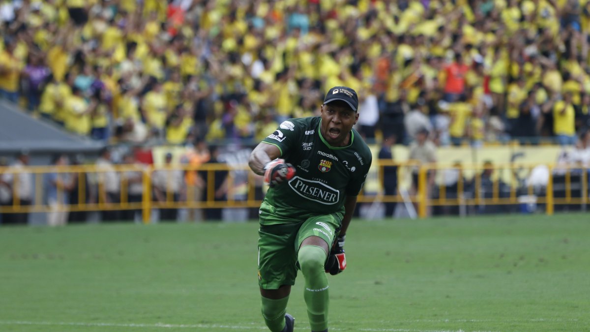 Banguera, quien alternó la titularidad con Frascarelli, llegaría al arco de El Nacional.