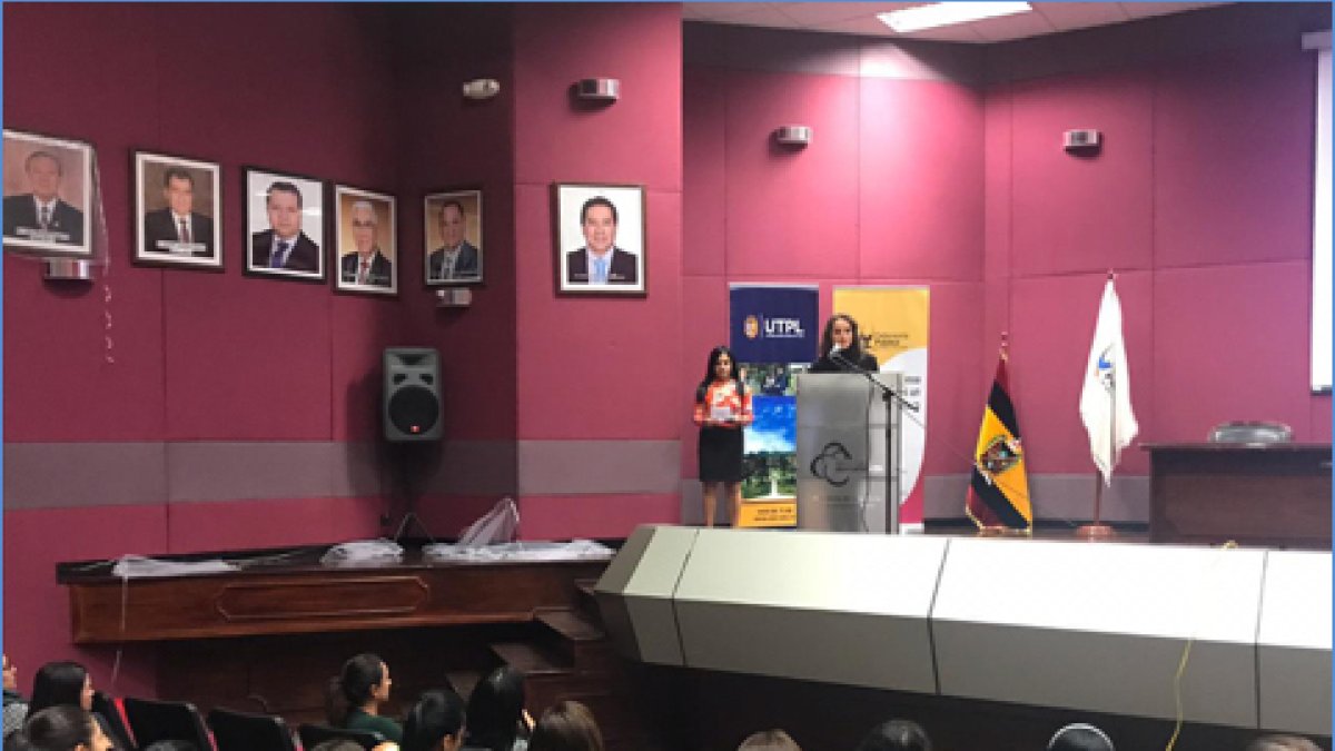 Docentes, estudiantes universitarios y público en general participaron del seminario