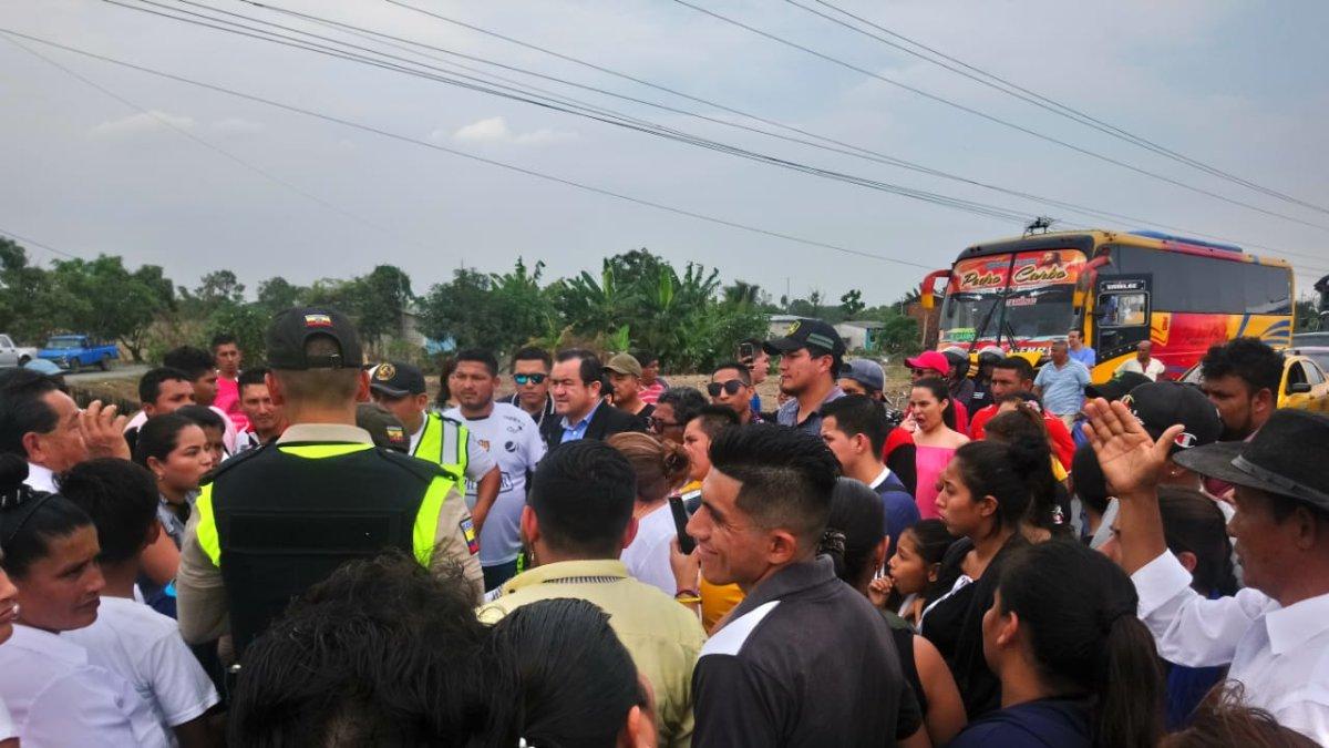 Los vecinos del sector dicen que no habilitarán el paso de los vehículos hasta tener una respuesta de las autoridades.