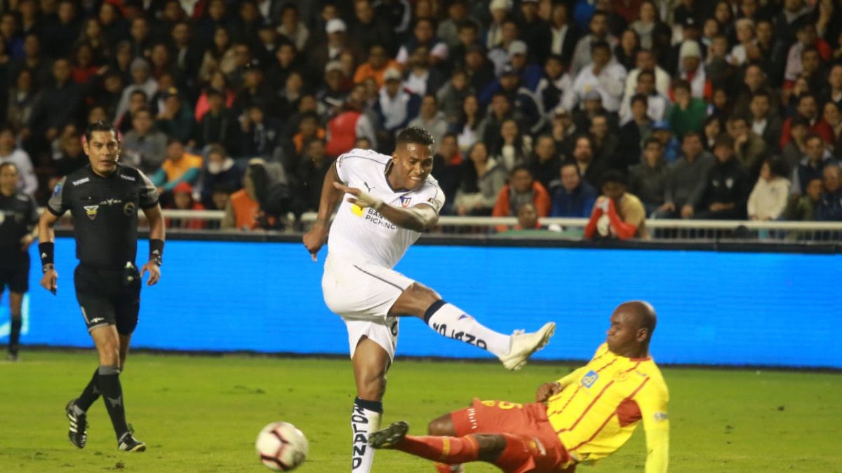 Antonio Valencia jugó los 90 minutos con Liga.