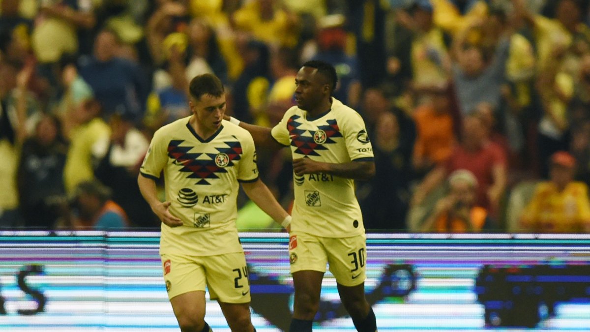 Ibarra celebra su tanto.