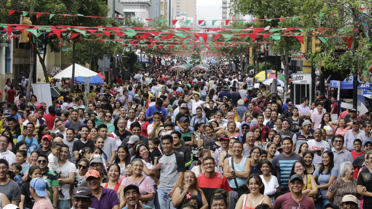 La Nueve de Octubre se volvió peatonal desde García Avilés hasta Pedro Carbo.