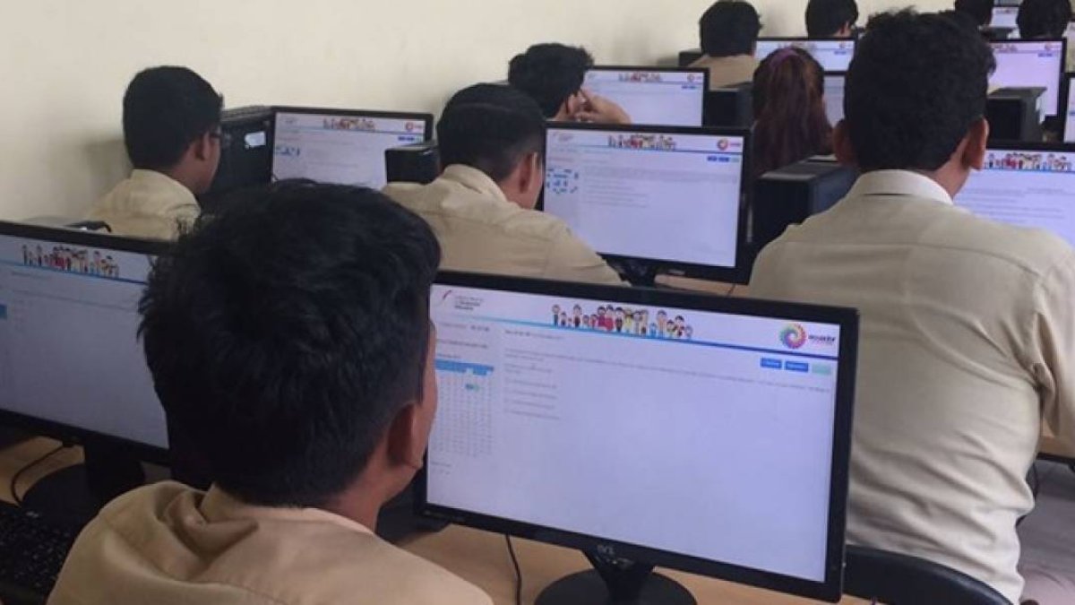 Los estudiantes se preparan para rendir la evalauciòn