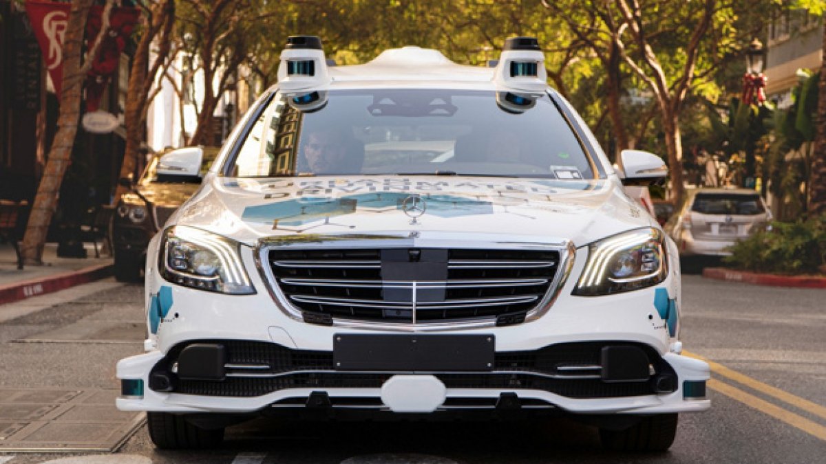 Una de las unidades de taxi autónomo que ya ofrecen servicio en San José, California.