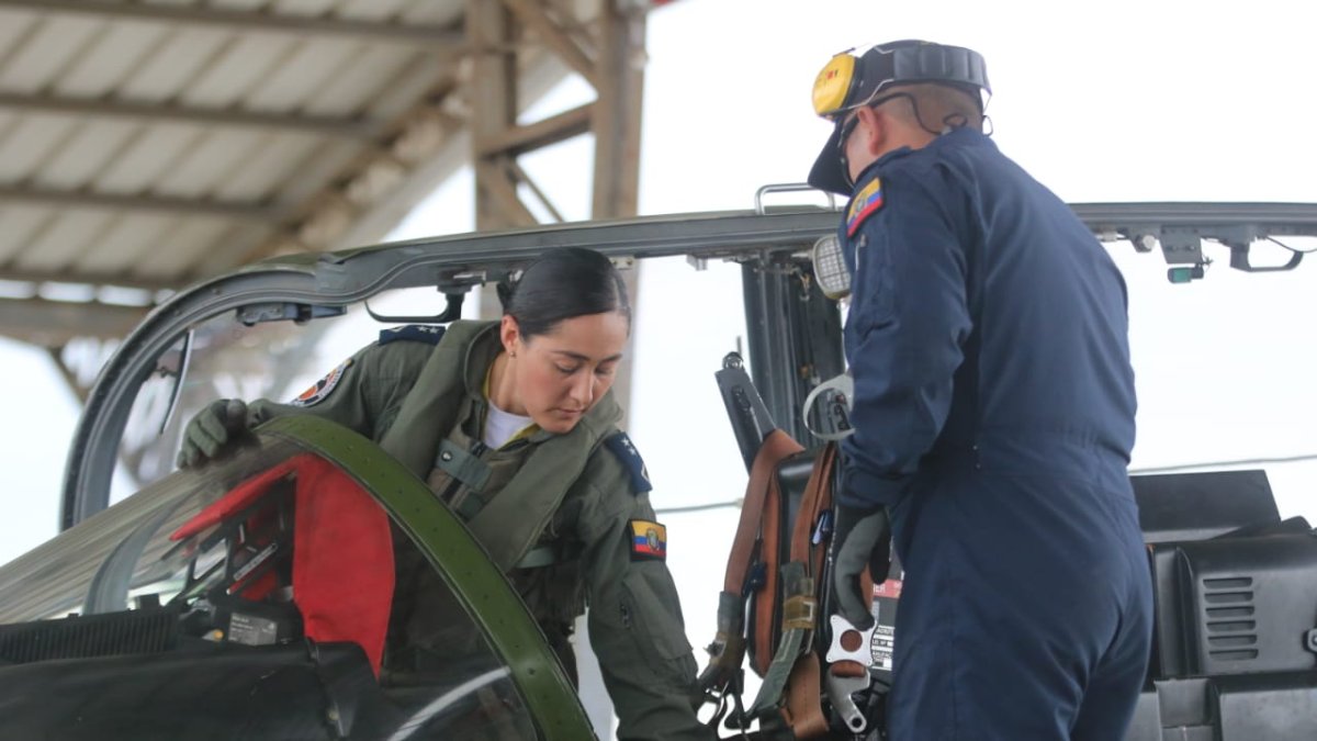 Personal. En diciembre de 2019 la FAE graduó a dos mujeres pilotos de combate en la Base Aérea de Manta.