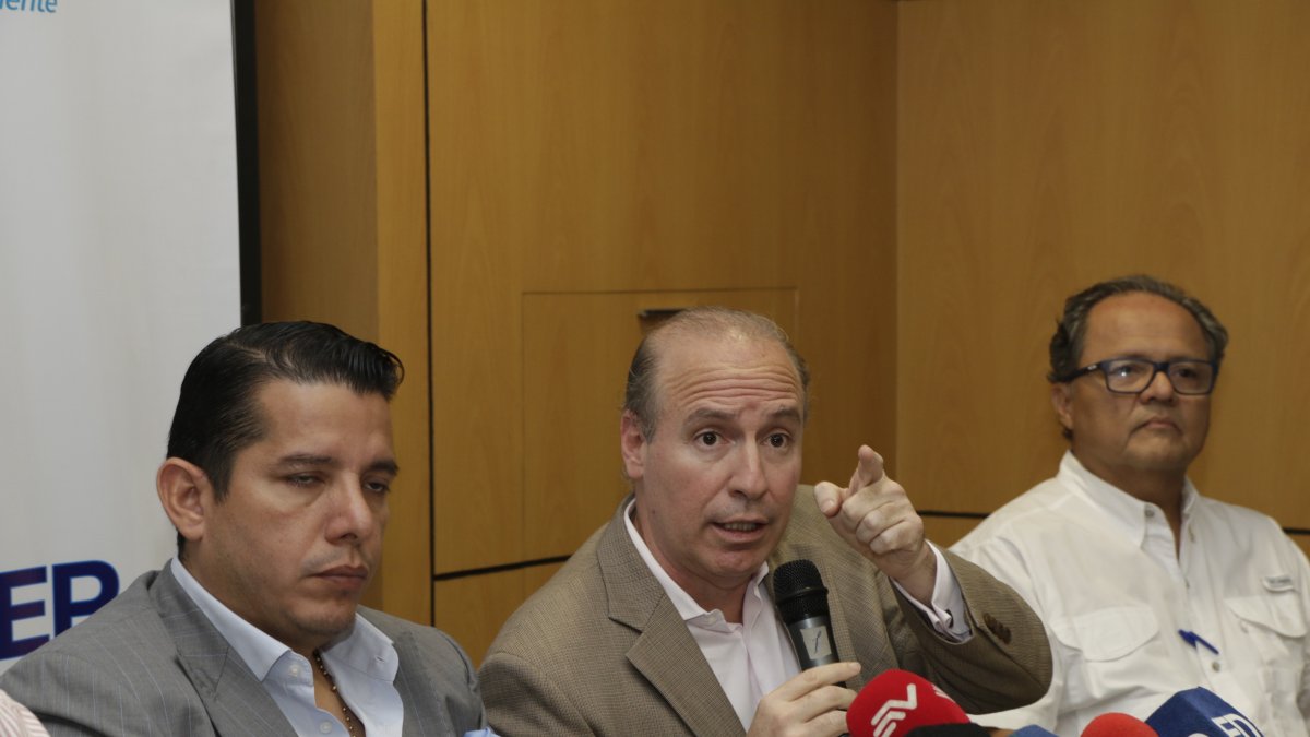 El directorio de Emapag hace el anuncio de castigo a Interagua.
