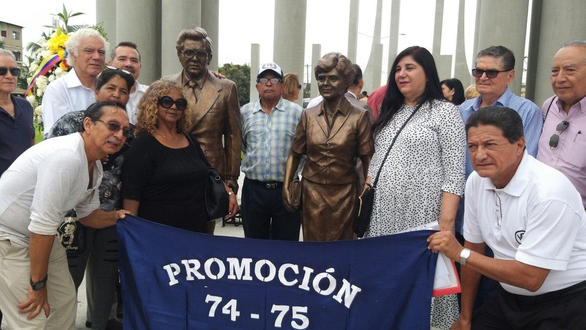 Familiares y amigos del exmandatario estuvieron presentes en el acto.