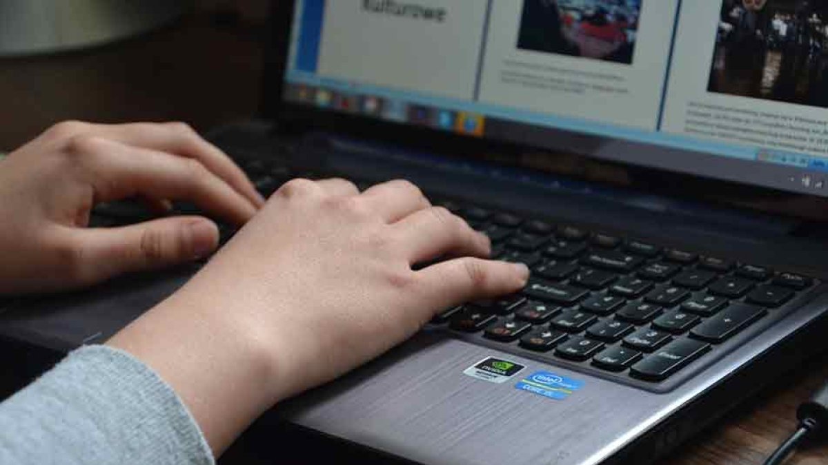 Internet tiene características especiales, que permiten a cada persona manifestarse en el espacio público