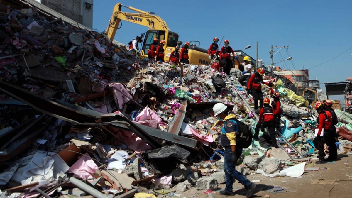 Más impuestos. El terremoto del sábado motivó nuevas medidas económicas del Gobierno. Los aumentos incluyen el alza del principal impuesto del país: el IVA.